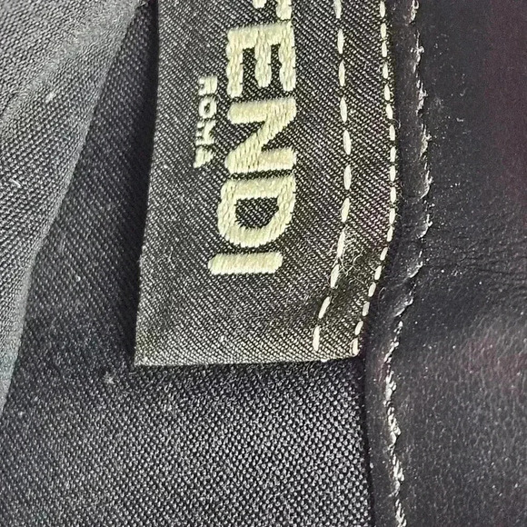 FENDI  Zip Around Black Wallet - Picture 4 of 16